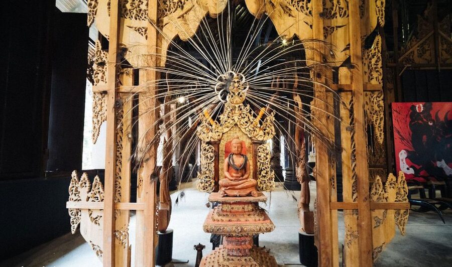 Chiang Mai: White, Red/Black & Blue Temples Tour with Lunch - Baan Dam Museum: the Black House’s unsettling art