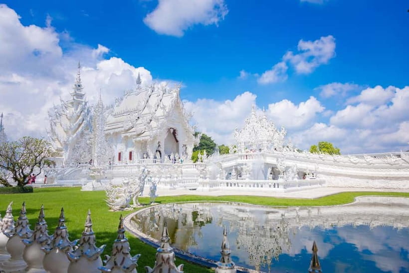 Chiang Mai: White, Red/Black & Blue Temples Tour with Lunch - Mae Kachan Hot Spring: a brief reset on the way north