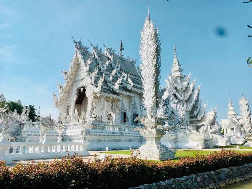 Chiang Rai: Excursion White, Blue,Red Temples & Lalitta Café - Wat Rong Suea Ten, the Blue Temple