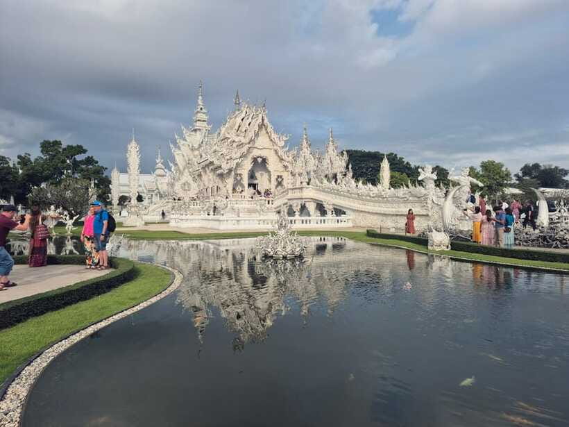 Chiang Rai : Half-Day Temple Tour in Chiang Rai (8 am -1 pm) - A local guide can add useful context