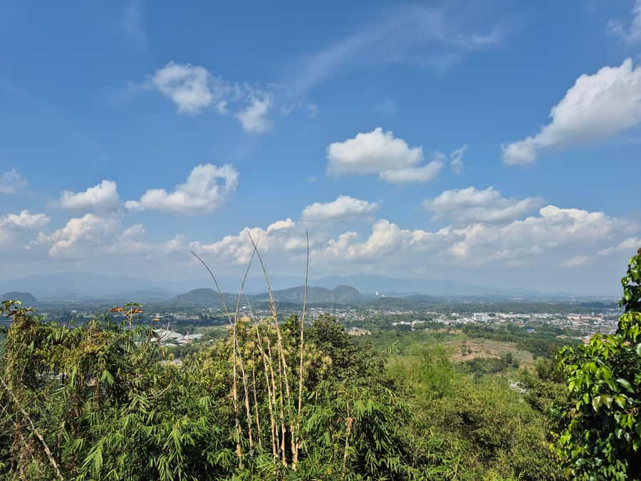 Chiang Rai : Half-Day Temple Tour in Chiang Rai (8 am -1 pm) - Transport, pickup, and the morning schedule