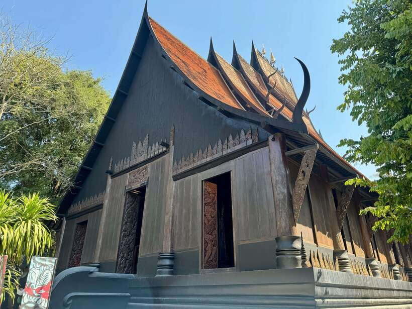 Chiang Rai: Iconic Temples & 7 Major Sites—River View Buffet - Black House Museum: art that asks for attention