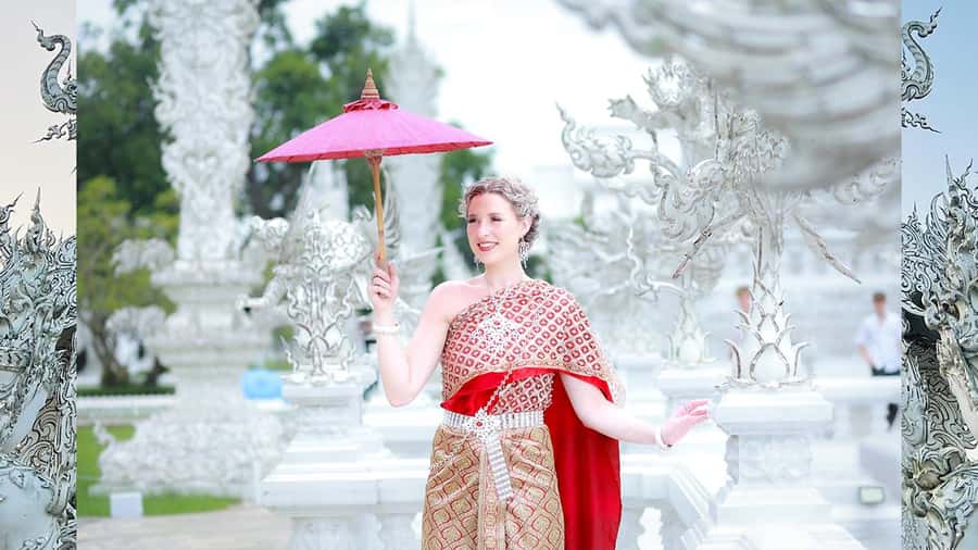 Chiang Rai:Photos of traditional Thai costumes,White Temple - Arriving at the costume shop across from the temple