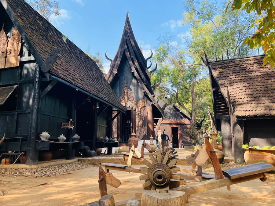 Chiang Rai:Private Transfer to Chiang Mai with Temples Visit - Wiang Pa Pao Hotspring, a short road break