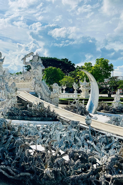 Chiang Rai:Private Transfer to Chiang Mai with Temples Visit - Lunch, tickets, and the real price