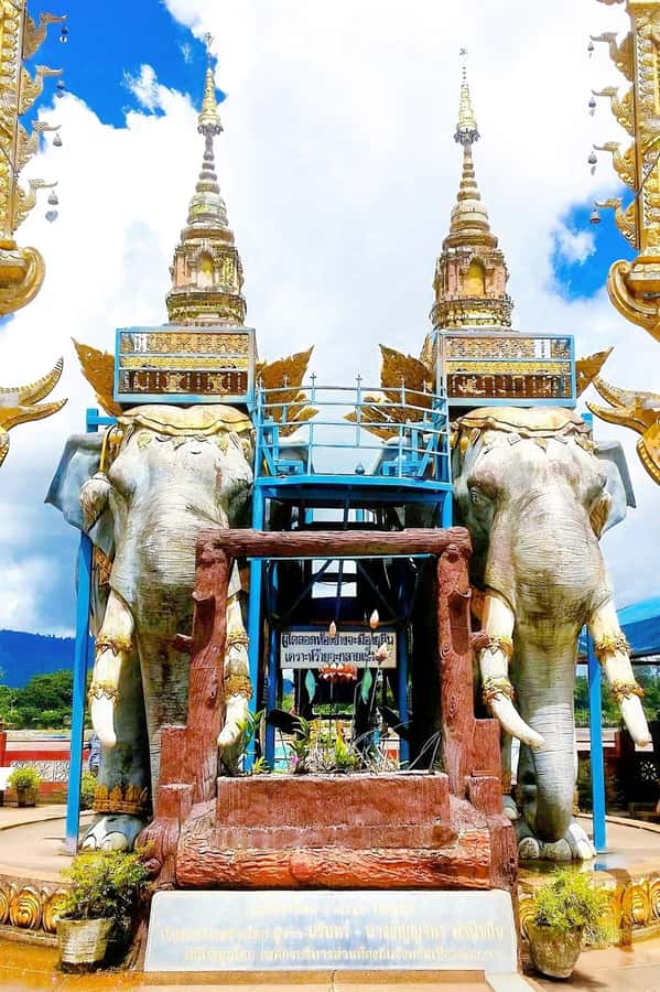 Chiang Rai Red Temple & Golden Triangle Boat Trip Free Lunch - White Temple, where every surface demands attention