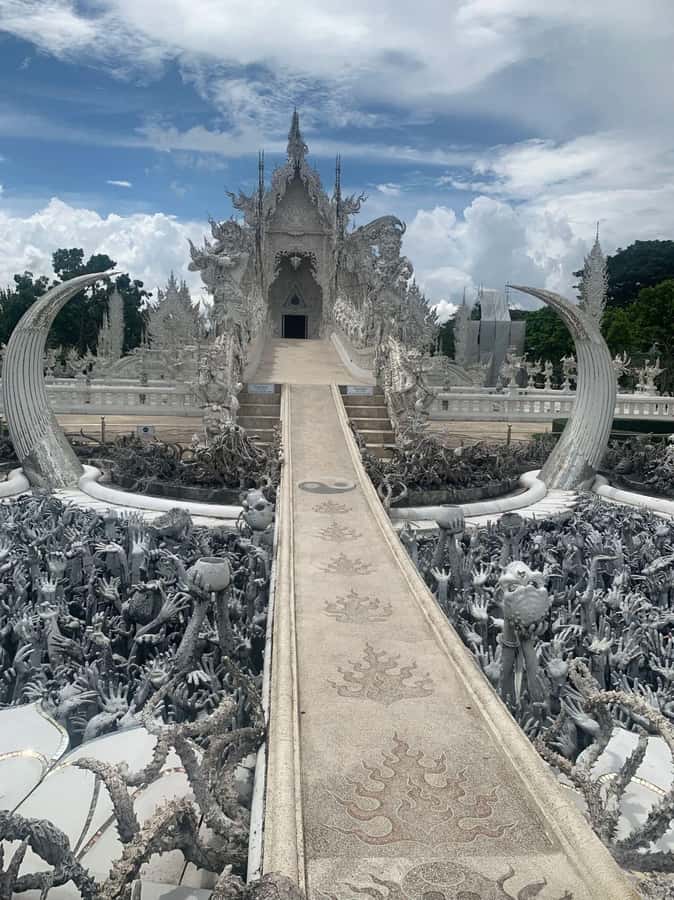 Chiang Rai Red Temple & Golden Triangle Boat Trip Free Lunch - Included lunch keeps the day moving