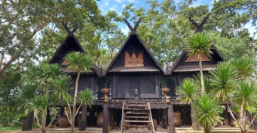 Chiang Rai: Temple Treasures & Popular Sightseeings (Buffet) - House of Opium and the region’s past