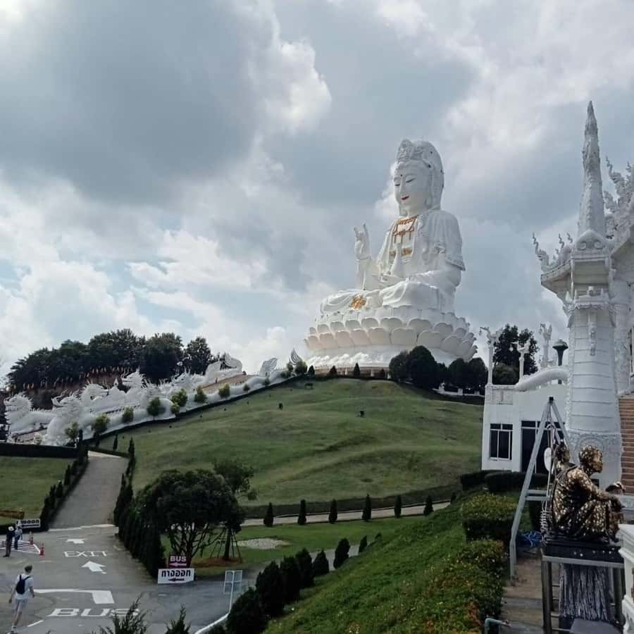 Chiang Rai White & Blue & Huay Pla Kang Temple& Lalitta Cafe - The long road from Chiang Mai to Chiang Rai