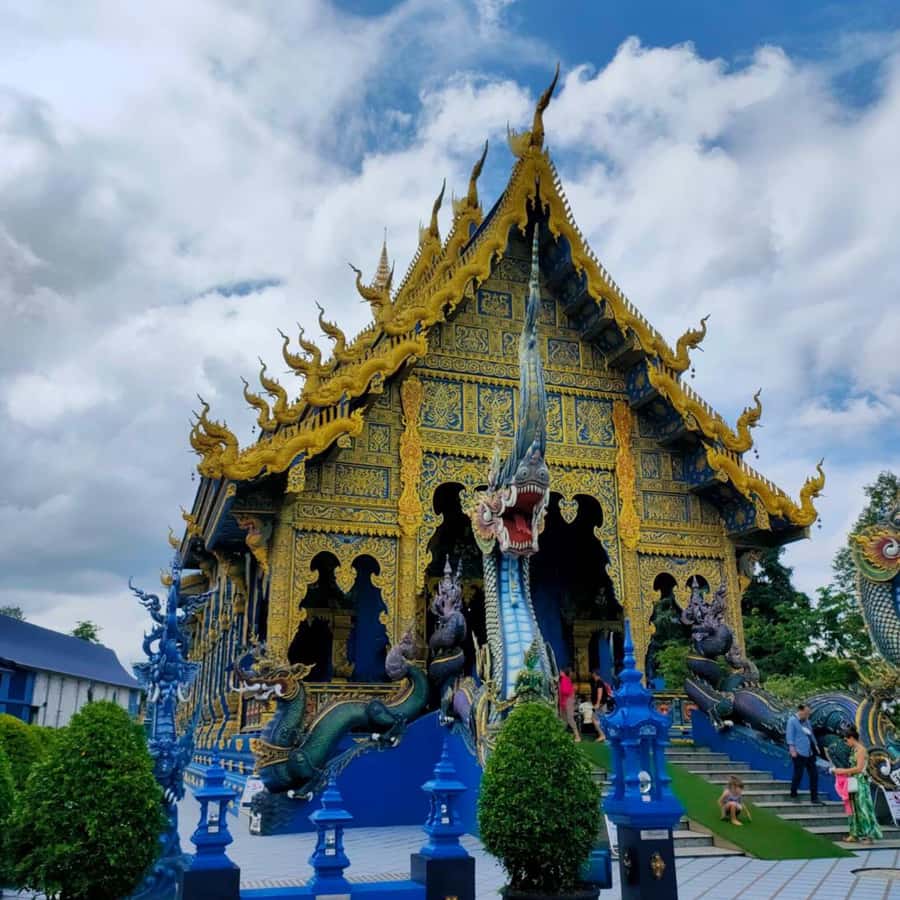 Chiang Rai White & Blue & Huay Pla Kang Temple& Lalitta Cafe - Lunch in Chiang Rai keeps the schedule moving
