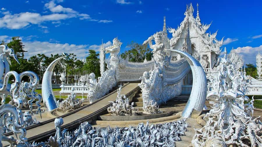 Chiang Rai White, Blue, Red 3 Temples Tour - Lunch, group size, and what the $46 covers