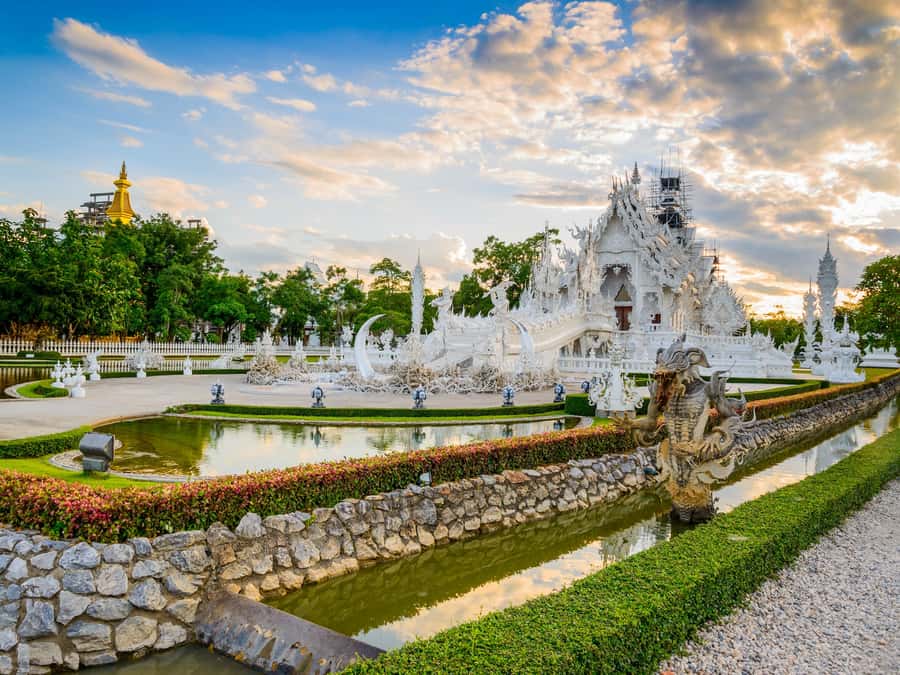 Chiang Rai White Temple and Blue Temple Day Tour - Guides who shape the experience