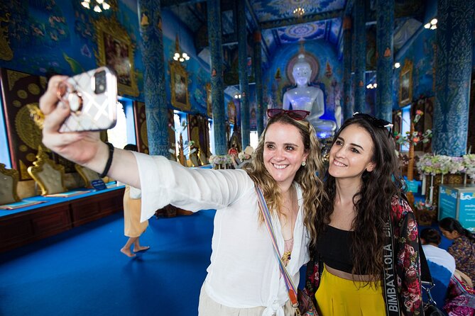 Chiang Rai White Temple, Blue Temple and more from Chiang Mai - Lunch near the Blue Temple