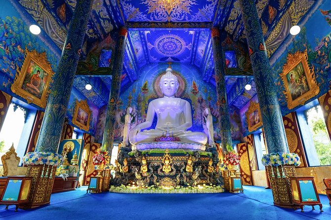 Chiang Rai White Temple, Blue Temple and more from Chiang Mai - What the guide adds to the day