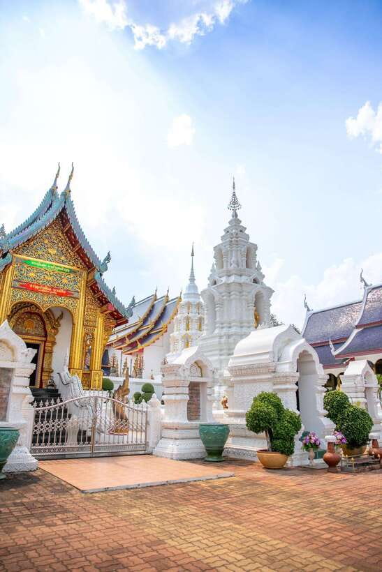 Chiangma: Wat ban den, Blue Temple & Sticky Waterfall. - Wat Ban Den and its twelve zodiac pagodas