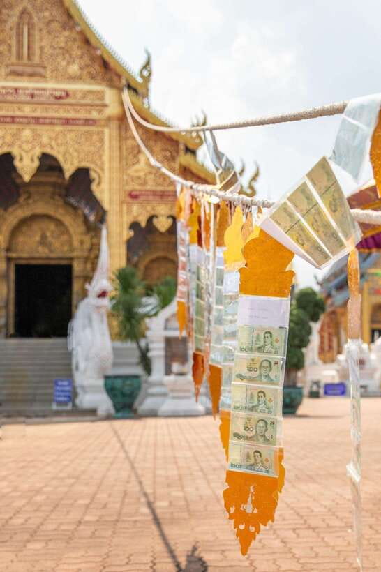 Chiangma: Wat ban den, Blue Temple & Sticky Waterfall. - The short walk to the Seven-Colored Fountain