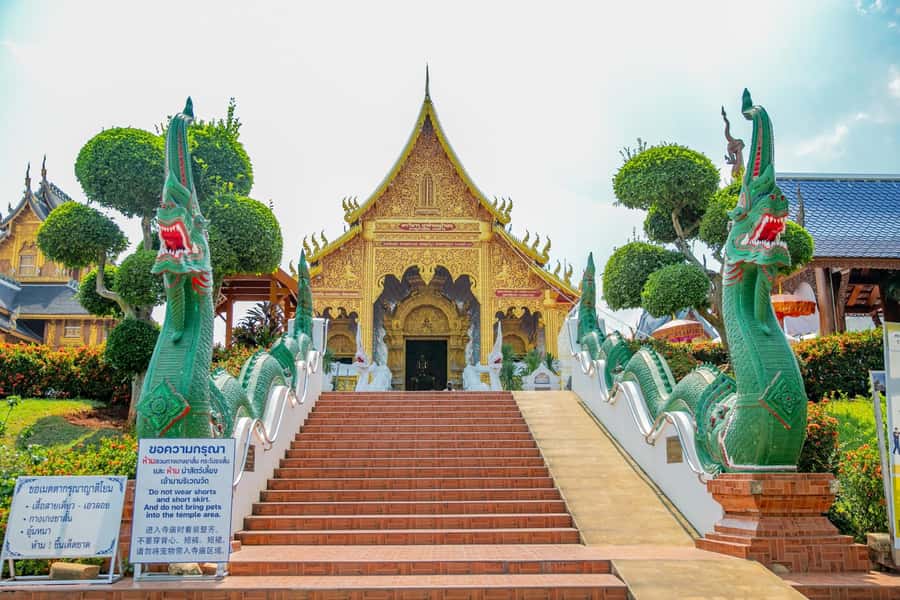 Chiangmai : Sticky waterfall & Land of angels & Wat ban den. - What makes Bua Thong Sticky Waterfall different