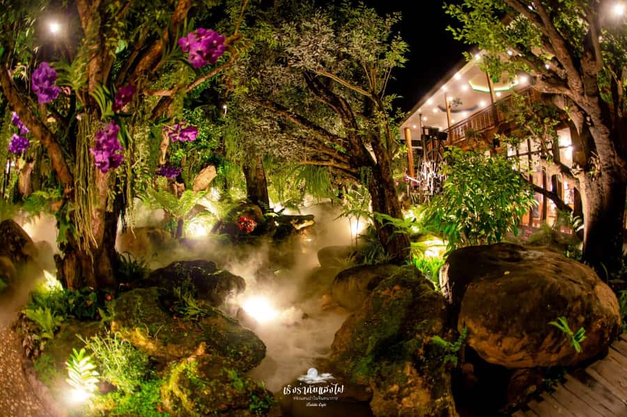 Chiangmai to Chiangrai: 3 Temples, Hot Springs& Lalitta Cafe - The Blue Temple, where color does the talking