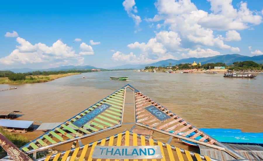 ChiangRai:Full Package!Temples,Long Neck,The Golden Triangle - Baan Dam Museum brings a darker mood