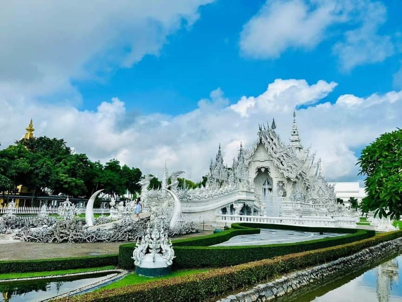Chiangrai : Half Day Tour 3 Famous Temples / (Private tour) - The Blue Temple and its modern northern Thai style