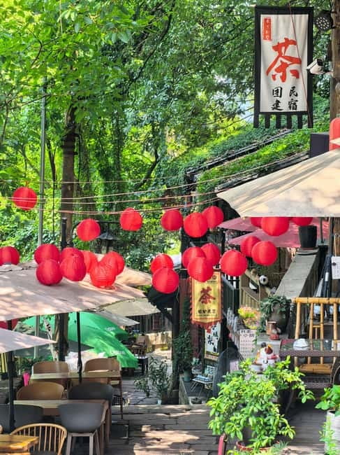 Chongqing: Historical Blocks, Temple, and Mountain Tour - Finding the God’s-eye view