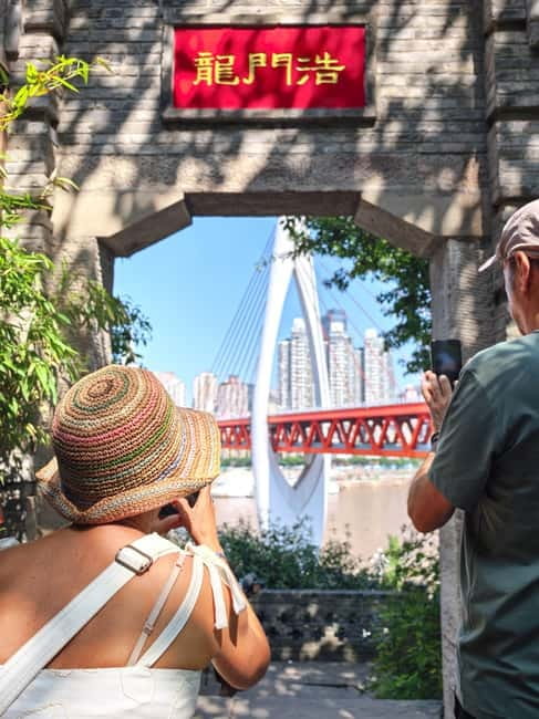 Chongqing: Historical Blocks, Temple, and Mountain Tour - Local snacks and a short food stop