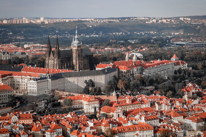 Classic Prague Castle Tour, Strahov Monastery & Castle District - What the guide adds to the experience