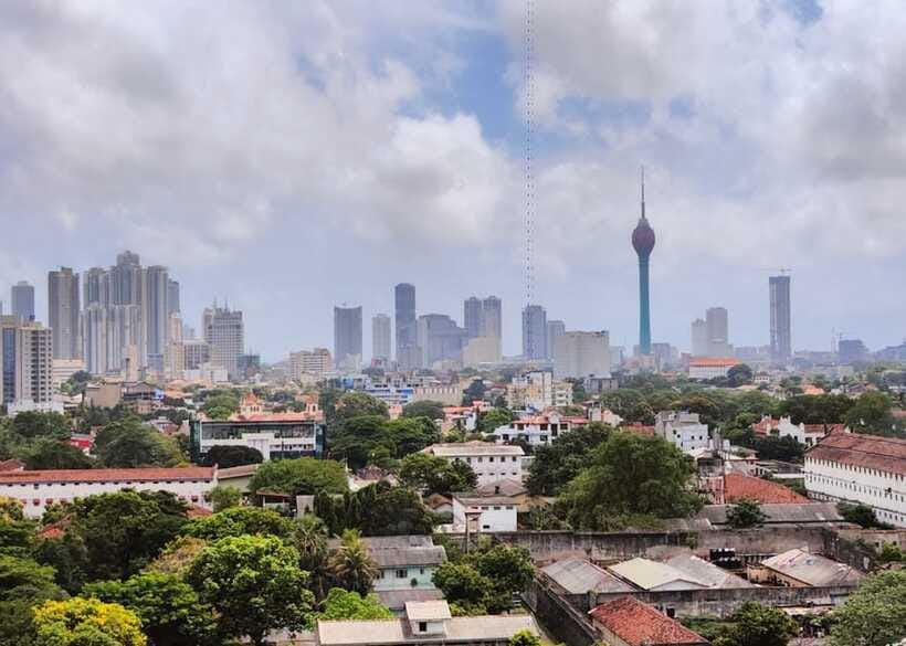 Colombo: One Day Private City Tour With Gangaramaya Temple - Food, clothing, and practical limits