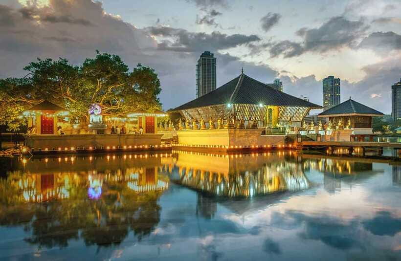Colombo: One Day Private City Tour With Gangaramaya Temple - Cinnamon Gardens, Viharamahadevi Park, and the Town Hall