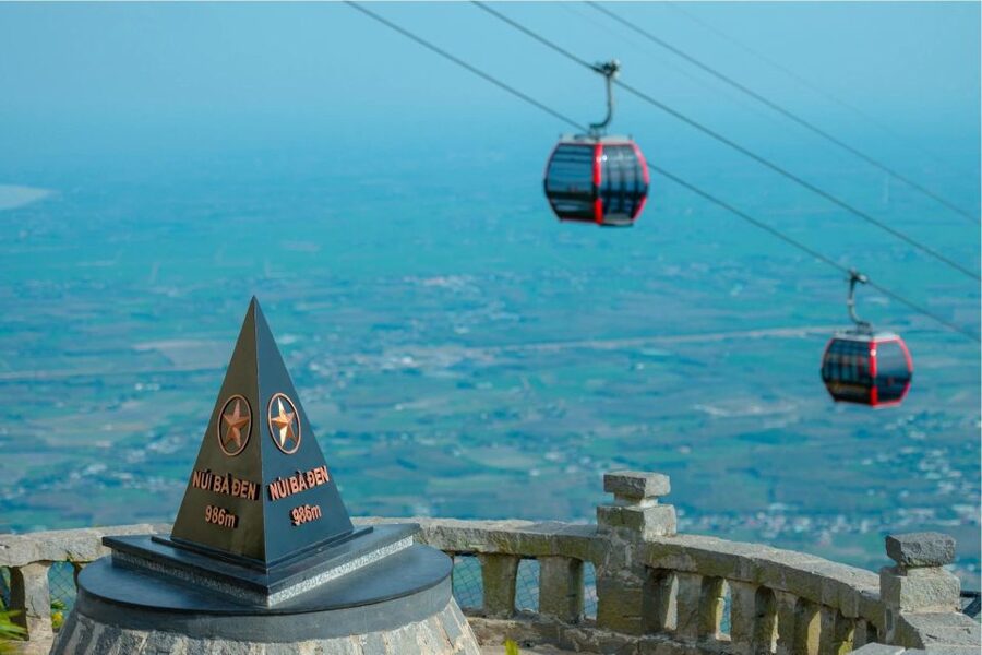 Cu Chi Tunnels, Cao Dai Temple and the Black Virgin Mountain - Lunch and the road to Black Virgin Mountain
