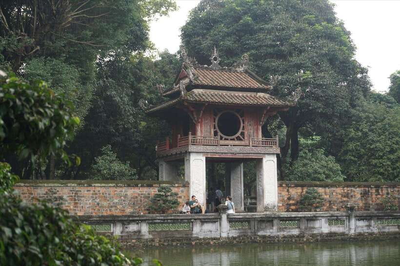 Cycling Through Hanoi: Old Quarter Pagodas & Red River Delta - Riding through the Old Quarter and Train Street