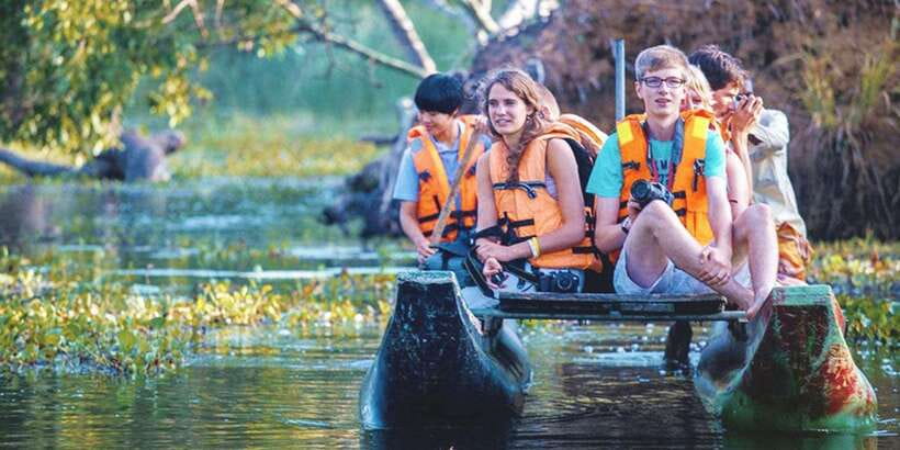 Dambulla: Cave Temple and Village All-Inclusive Tour - A traditional catamaran ride on the lake