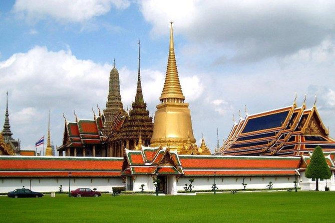 Damnern Saduak Floating Market, Grand Palace, Wat Phra Keo & Wat Pho - Entering the Grand Palace after lunch