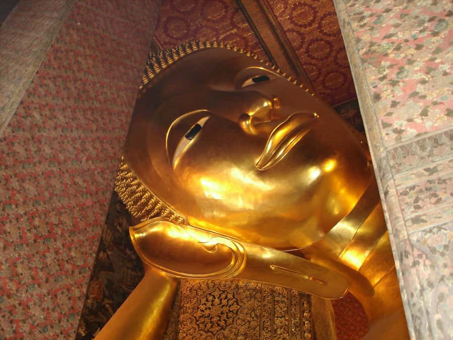 Damnoen Saduak, Reclining Buddha, and Wat Arun Private Tour - Maeklong Railway Market and the train that cuts through it