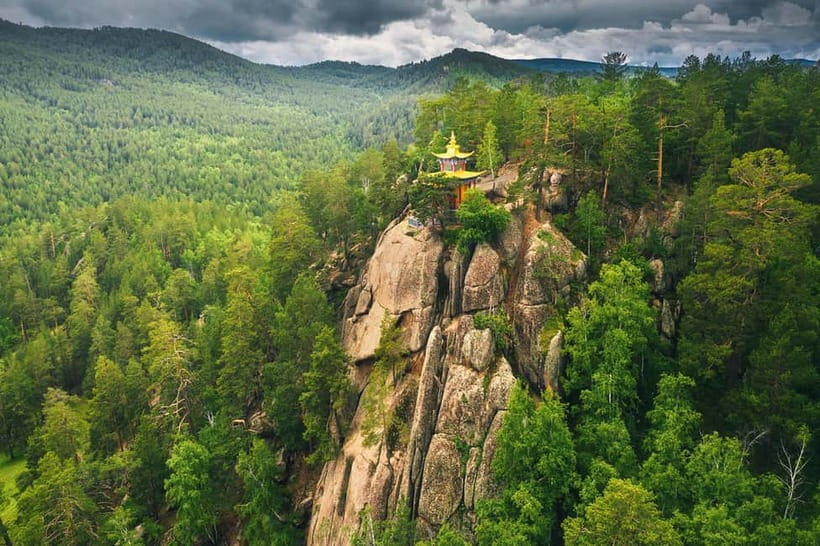 Day tour to Aglag creation monastery - The 9:00 pickup and the long road from the capital
