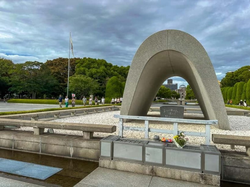 Day Trip to Hiroshima & Miyajima with Itsukushima Shrine - What the coach and guide add to the day