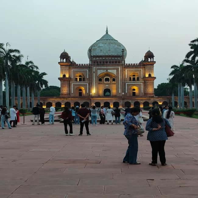 Delhi: Akshardham Temple, India Gate & Safdarjung Night Tour - Why this evening works well in Delhi