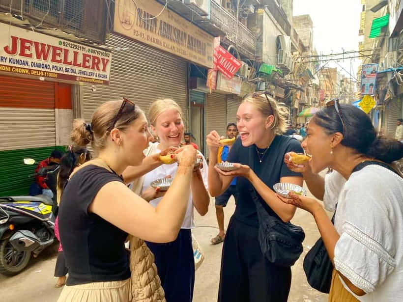 Delhi: Old Delhi's Street Food, Temples & Spice Market Tour - Key points at a glance