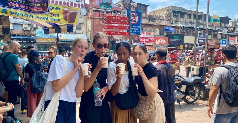 Delhi: Old Delhi's Street Food, Temples & Spice Market Tour - The Sikh gurdwara and its giant kitchen
