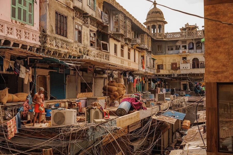 Delhi: Old Delhi's Street Food, Temples & Spice Market Tour - Starting beside the Red Fort