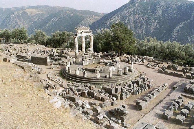Delphi Full Day Private Tour: Temple of Apollo, Museum, Navel of Earth & Oracle - Delphi Ancient Town and the Navel of the Earth