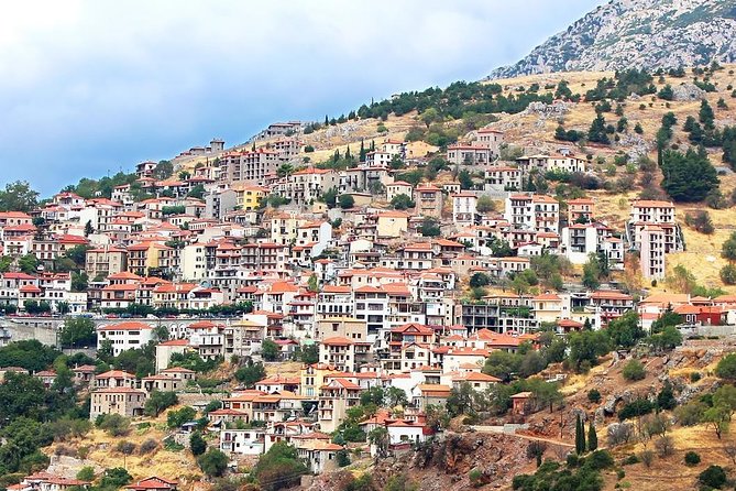 Delphi private tour: Navel of Earth, Apollo Temple, Oracle - Athena Pronaia and the first view of Delphi