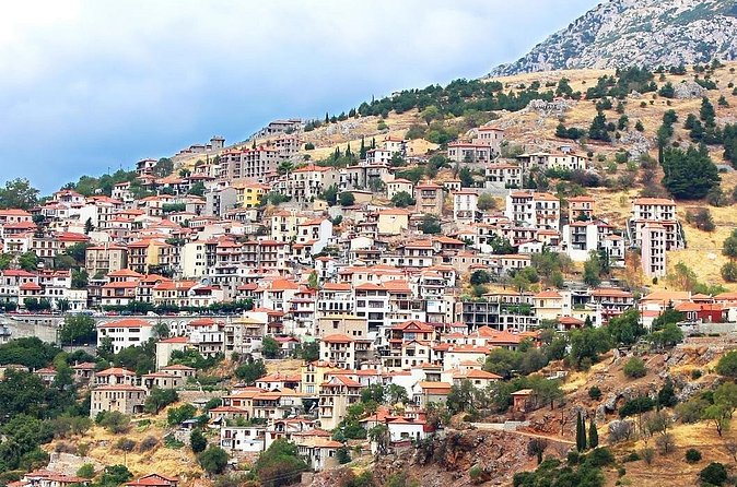 Delphi private tour: Navel of Earth, Apollo Temple, Oracle - The Delphi Archaeological Museum in one hour