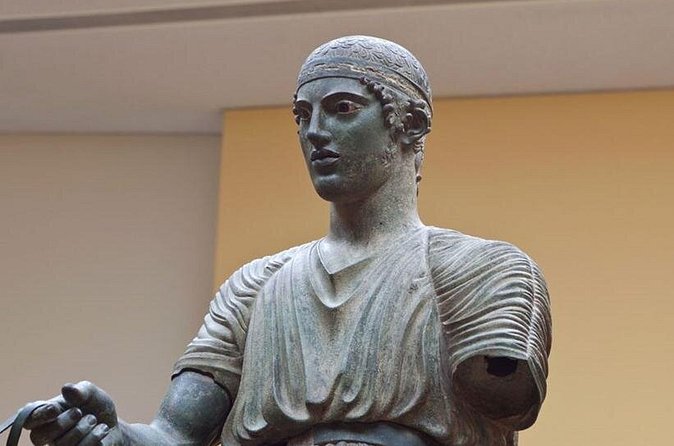 Delphi private tour: Navel of Earth, Apollo Temple, Oracle - Lunch and free time in modern Delphi