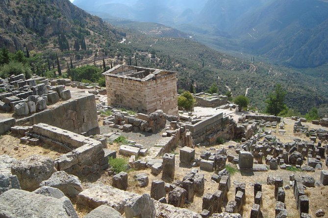 Delphi private tour: Navel of Earth, Apollo Temple, Oracle - What the driver can and cannot do