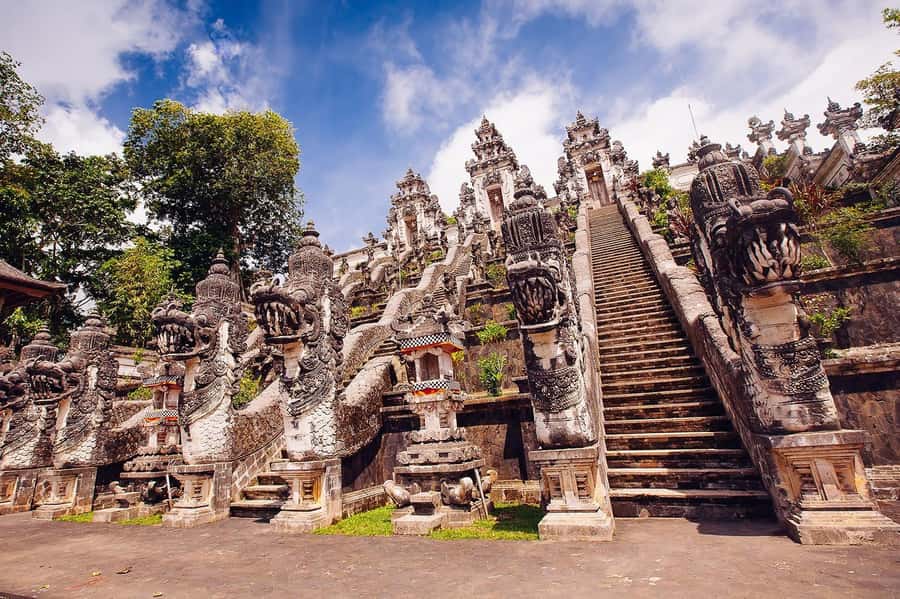 East Bali: Lempuyang Temple, Tirta Gangga, and Taman Ujung - Tirta Gangga’s statues, ponds, and stepping stones