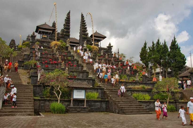 EAST BALI TRIP : BESAKIH TEMPLE/LAKE BATUR/TIRTA EMPUL - A coffee plantation stop with a shopping angle