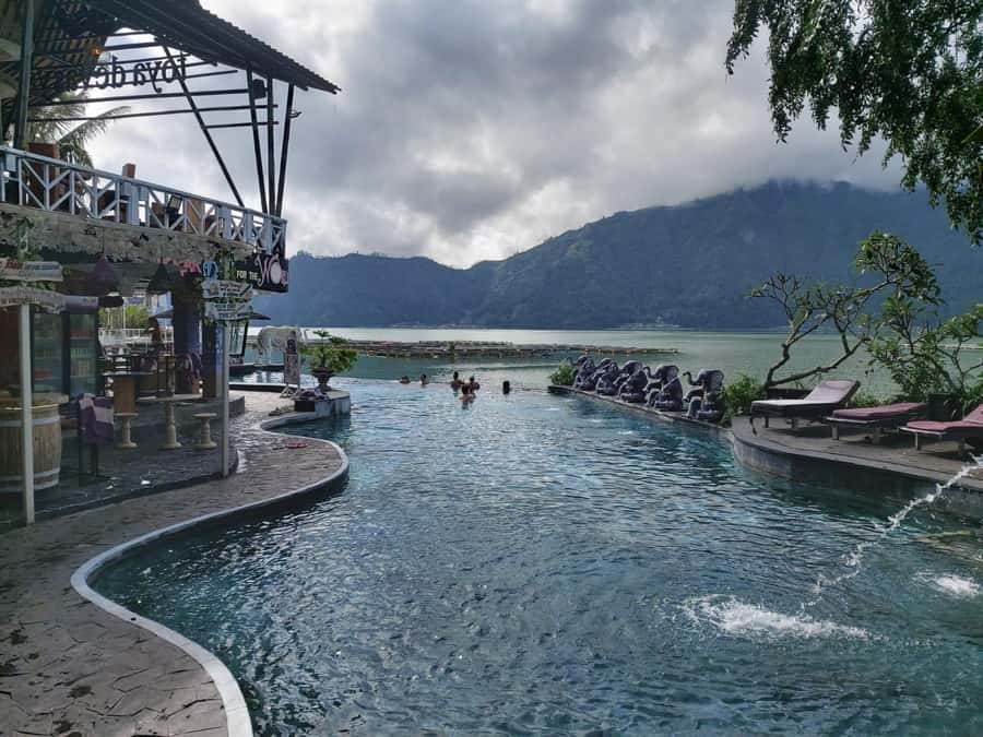 EAST BALI TRIP : BESAKIH TEMPLE/LAKE BATUR/TIRTA EMPUL - Weather, stamina, and the right expectations