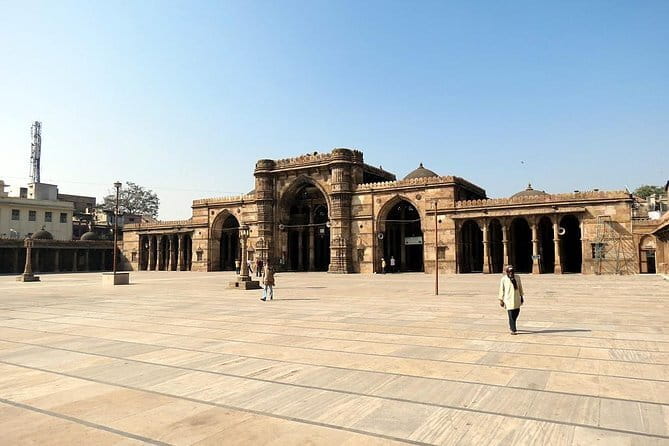 Easy Private Tour at Sun Temple and Rani Ki Vav by Car - Lunch is optional, not part of the price