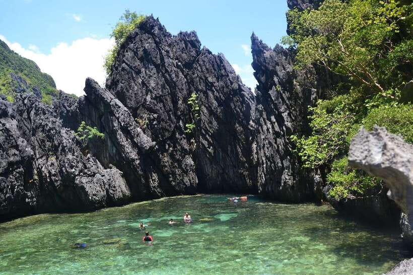 El Nido Island Hopping Tour C: Hidden Beaches & Shrine - Lunch on the island, with useful food notes